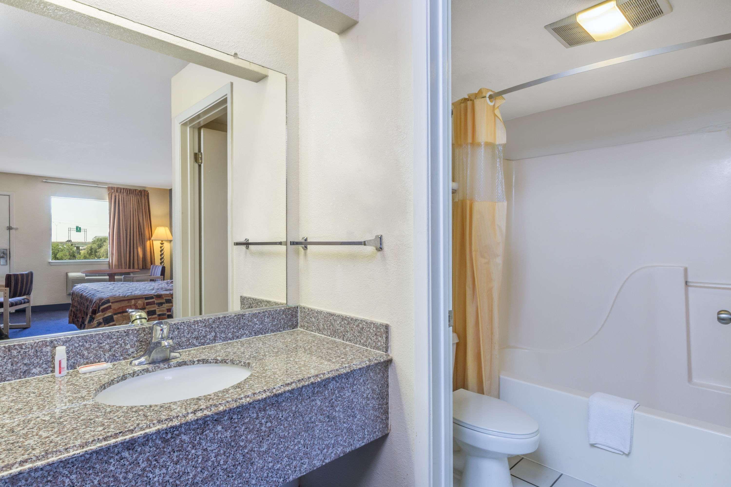 Days Inn Windcrest By Wyndham San Antonio Extérieur photo